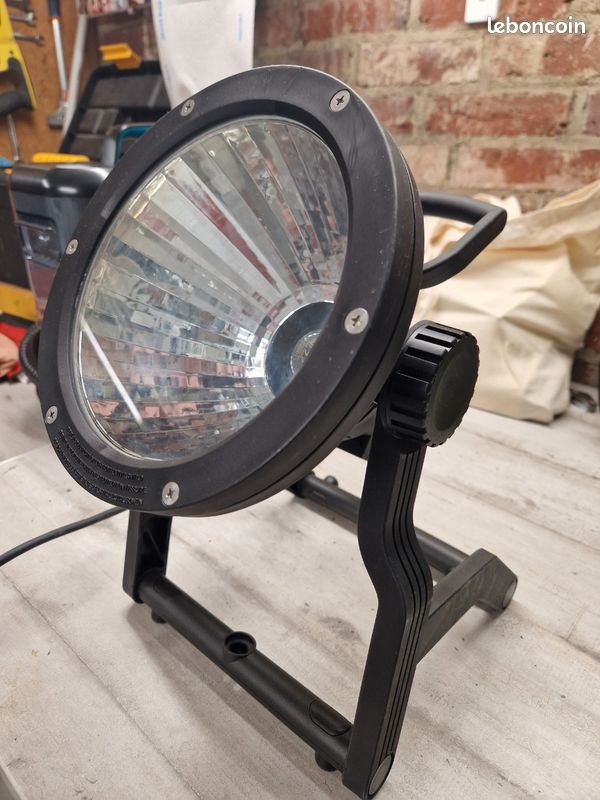 Projecteur intérieur extérieur rotatif 360 degrés ip54 avec support (image 1)