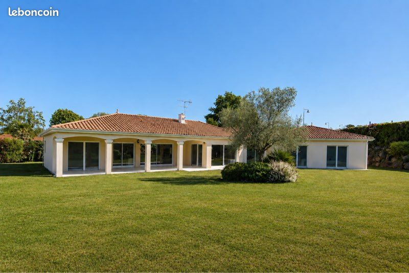 Maison 8 pièces 210 m² · à Cholet · 210 m² · 579 000 €