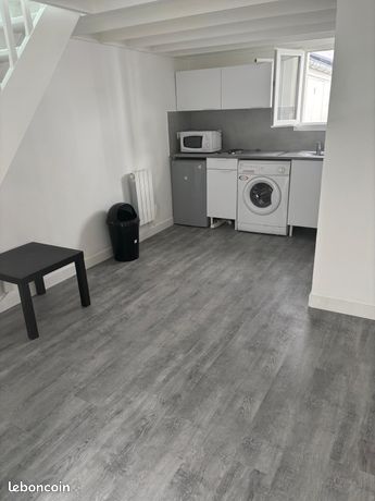 A louer Studio duplex Porte de Versailles refait à neuf