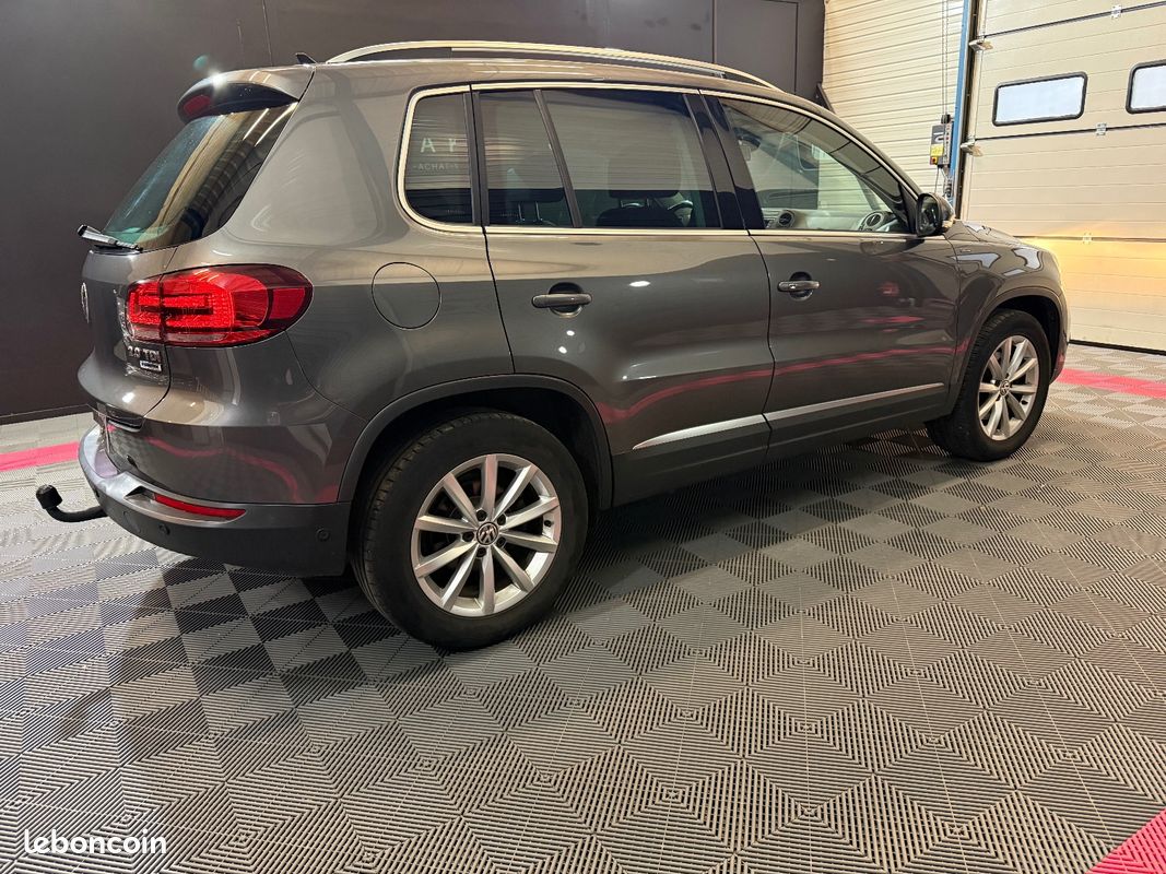 VOLKSWAGEN TIGUAN 2.0 TDI 110 FAP BlueMotion Technology Série Spéciale Lounge / COURROIE DE DISTRIBUTION A JOUR (image 2)