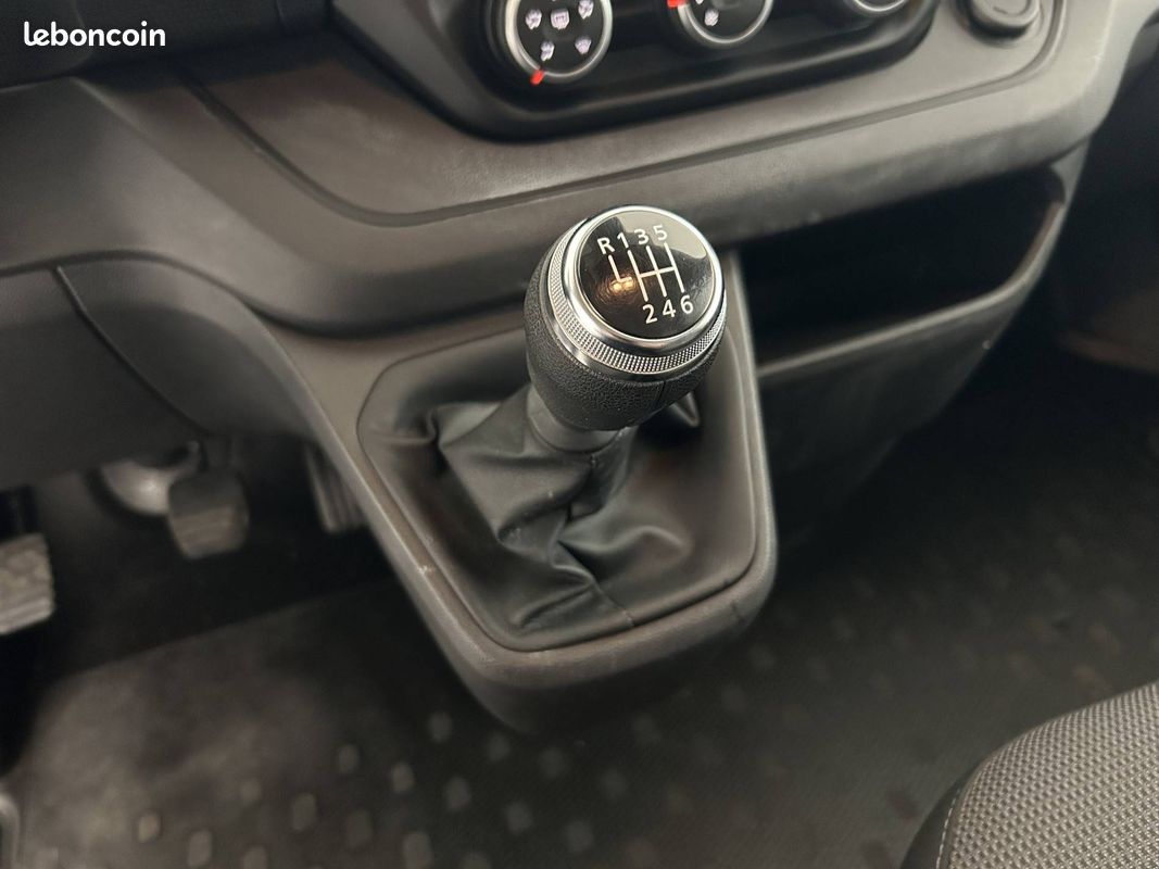 Renault trafic fgn l2h1 3000 kg blue dci 130 confort (image 13)