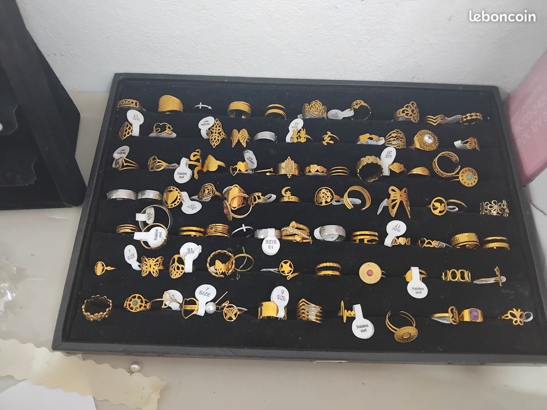 Vend bagues et boucles d'oreilles (image 1)