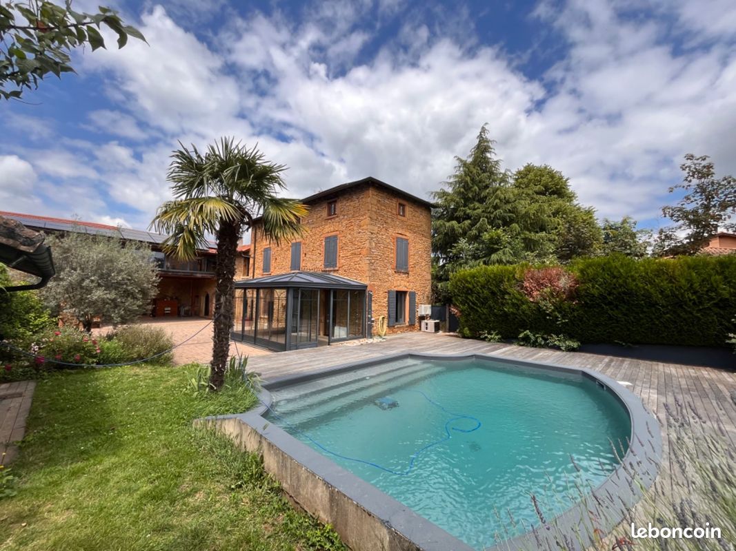 Maison 7 pièces 261 m² · à Marcy · 261 m² · 2 950 €