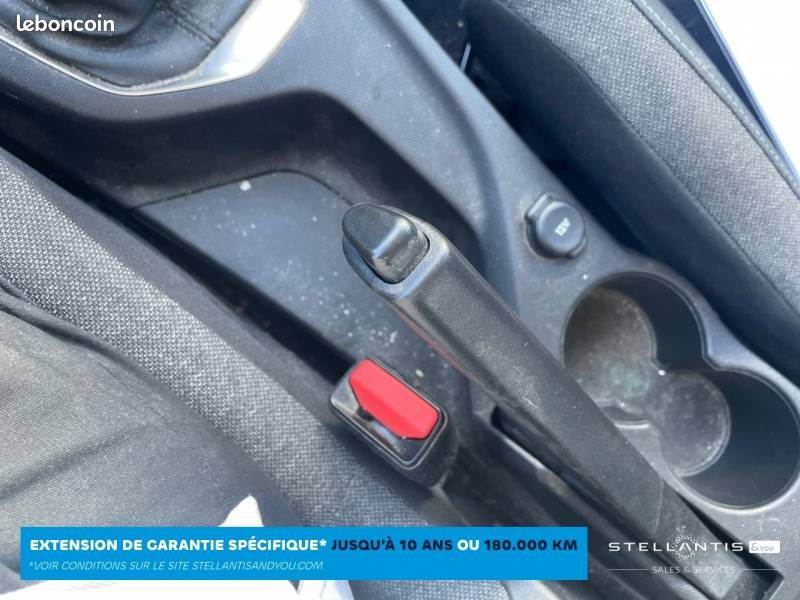 Peugeot 208 PureTech 100 S&S BVM6 Style (image 21)