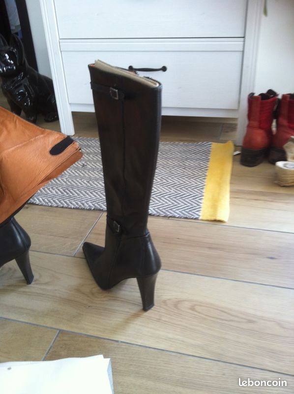 Bottes en cuir noires (image 1)