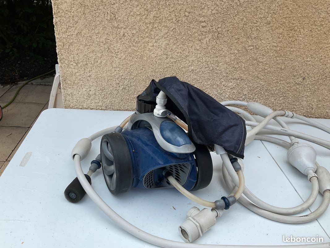 Robot et surpresseur piscine (image 1)