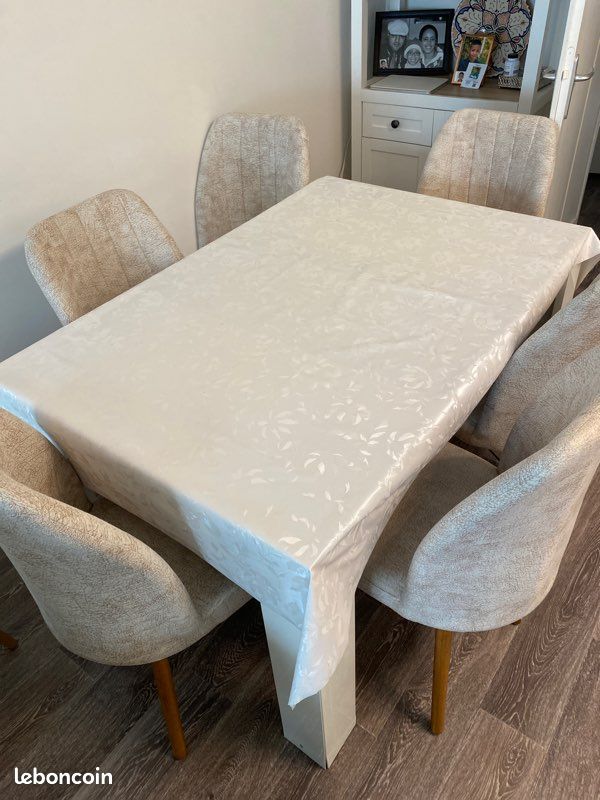 Table à manger avec double rallonge (image 1)