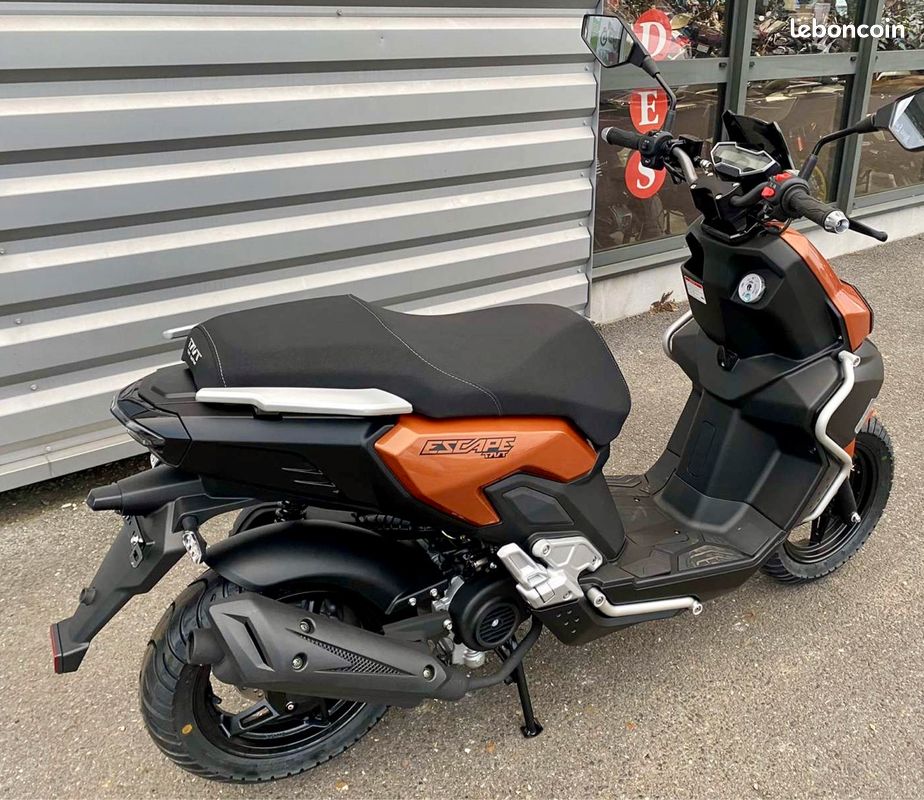 Scooter neuf Escape 50cc 4 Temps TNT MOTOR Gris opaque