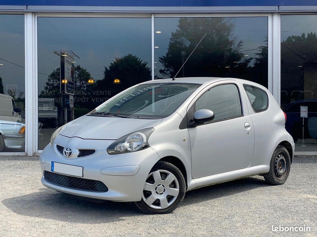 Toyota aygo 1.0 VVTI 68ch / Climatisation / Direction assistée / Compacte et confort (image 3)