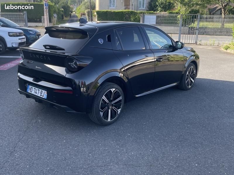 Lancia Ypsilon 1.2 Ibrida 100ch LX eDCT6 (image 8)
