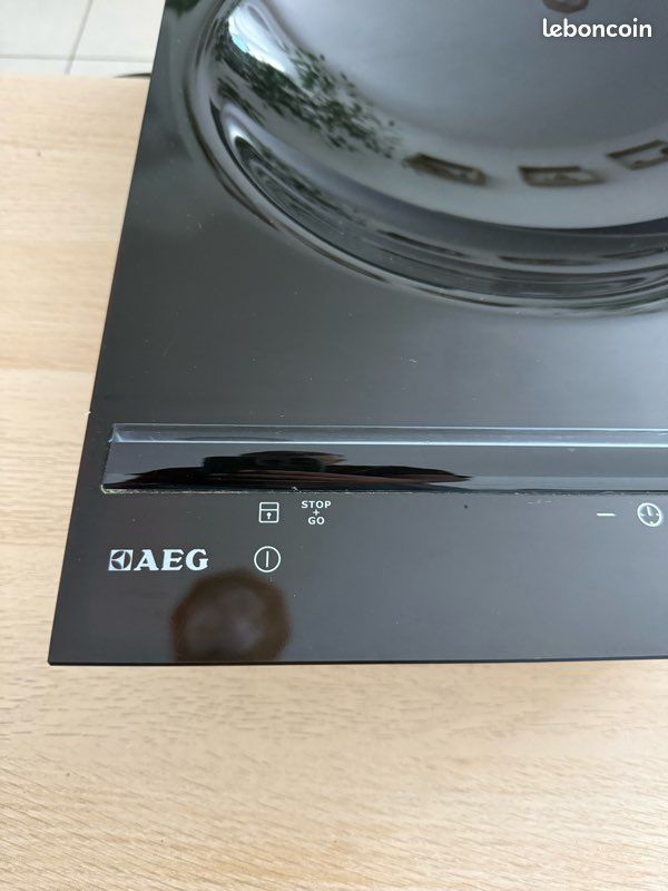Table de cuisson induction Wok encastrable AEG HC451500EB + Poêle Wok inox – Très bon état (image 6)