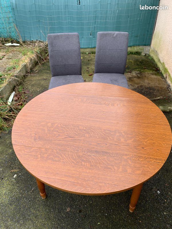 Table et chaises (image 1)