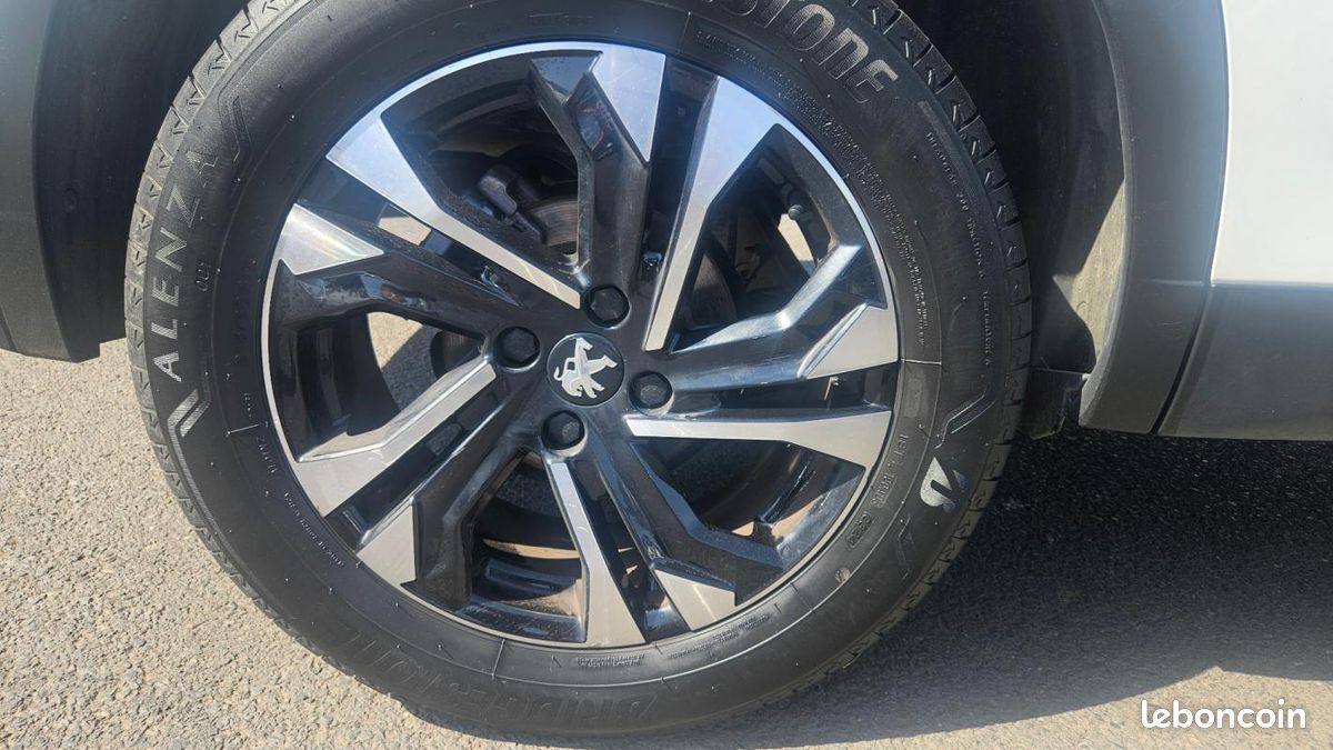 Peugeot 2008 BlueHDi 130 S&S EAT8 GT (image 22)
