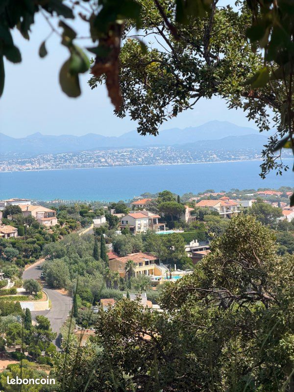 Vend terrain à bâtir vue mer · à Roquebrune-sur-Argens · 1 050 000 €