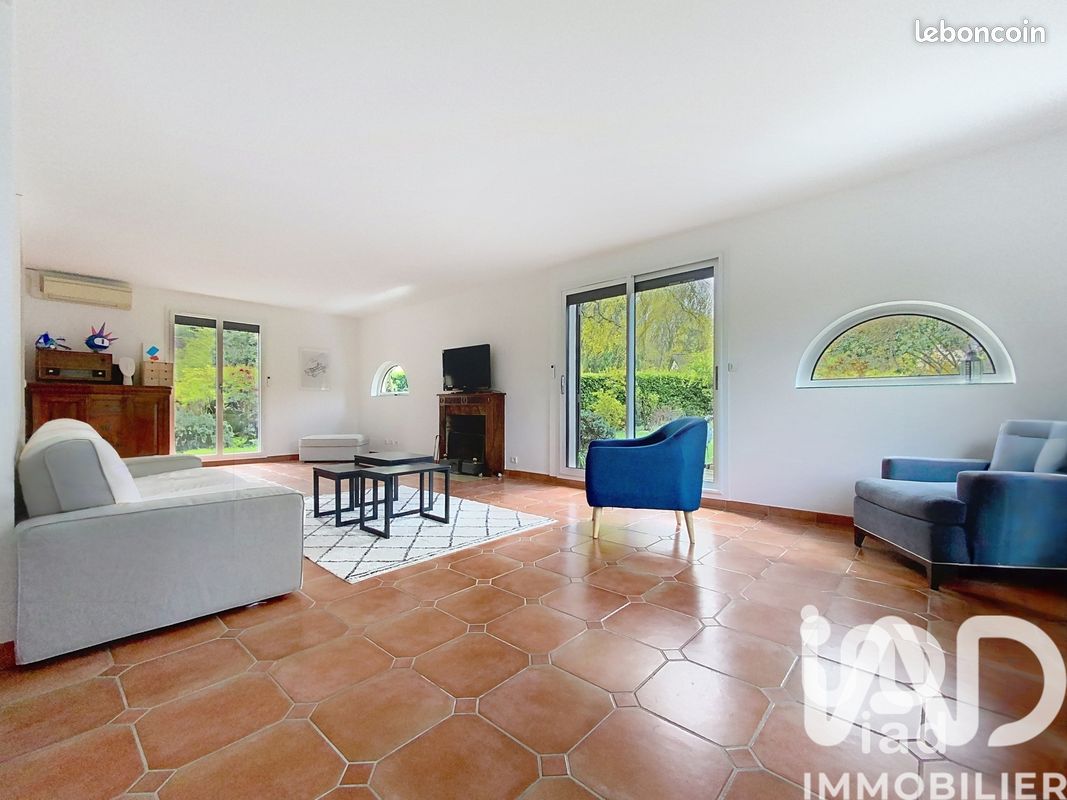 Maison 8 pièces 200 m² · à Buc · 200 m² · 970 000 €