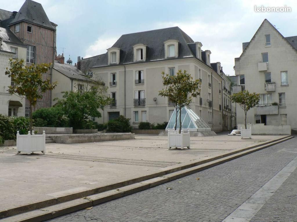 Garage/box Tours · 151 €/mois