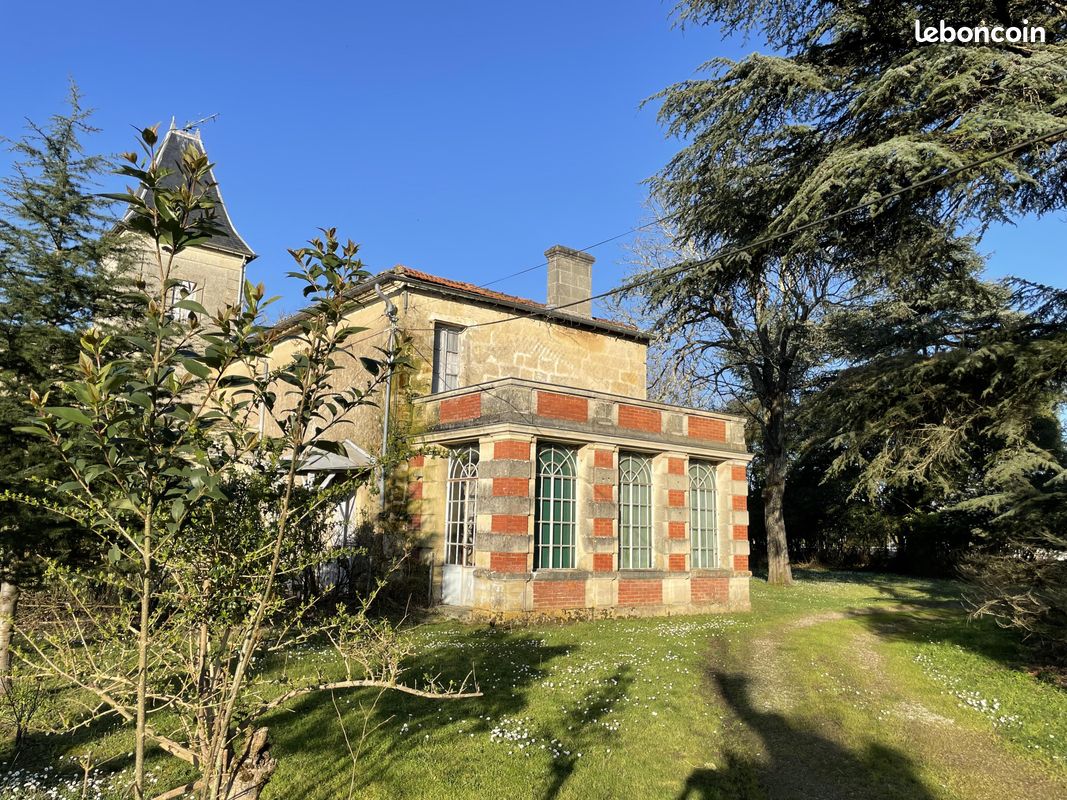 Maison 11 pièces 550 m² · à Arveyres · 550 m² · 1 190 000 €