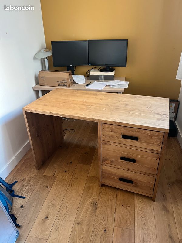 Bureau (image 1)