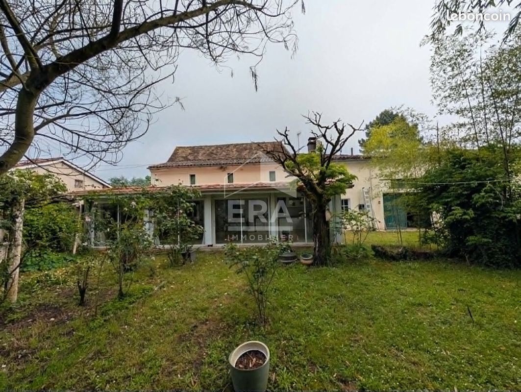 Maison 10 pièces 241 m² · à Montpon-Ménestérol · 241 m² · 148 500 €