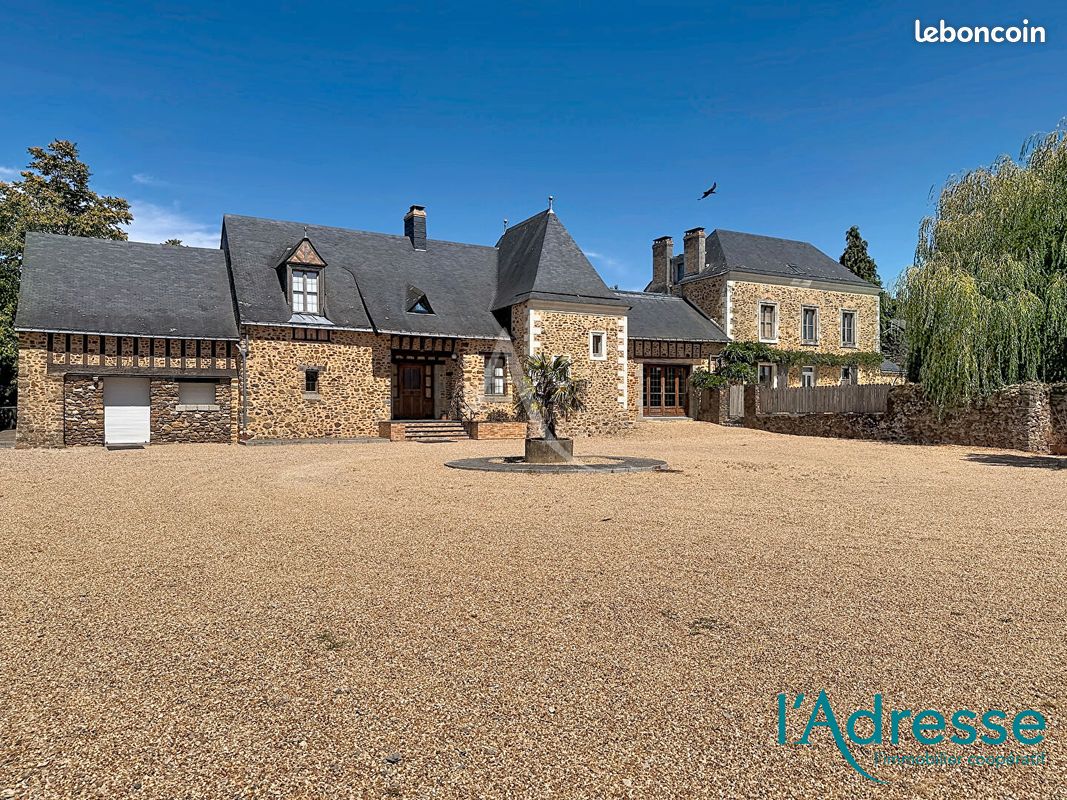 Maison 11 pièces 335 m² · à Changé · 335 m² · 449 900 €