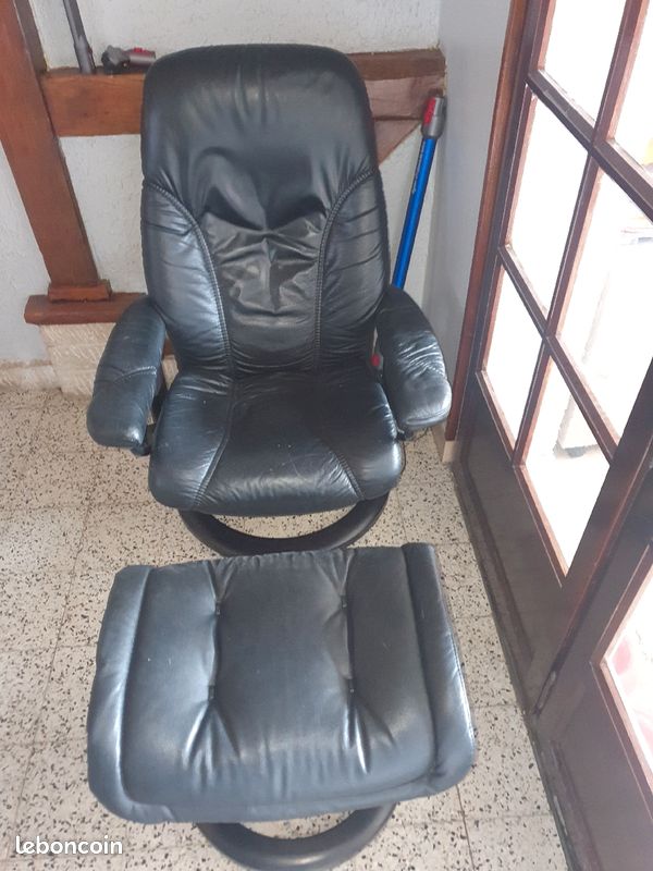 Fauteuil cuir avec son repose pieds (image 1)