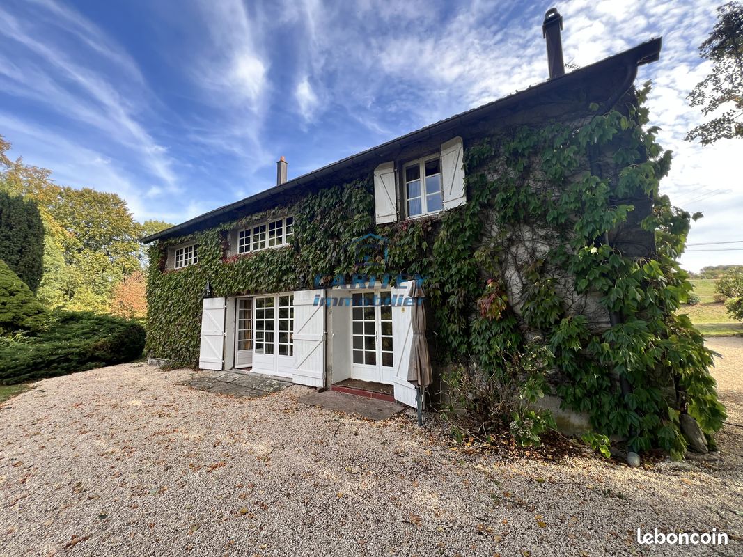 Maison 8 pièces 230 m² · à La Lanterne-Et-les-Armonts · 230 m² · 371 000 €