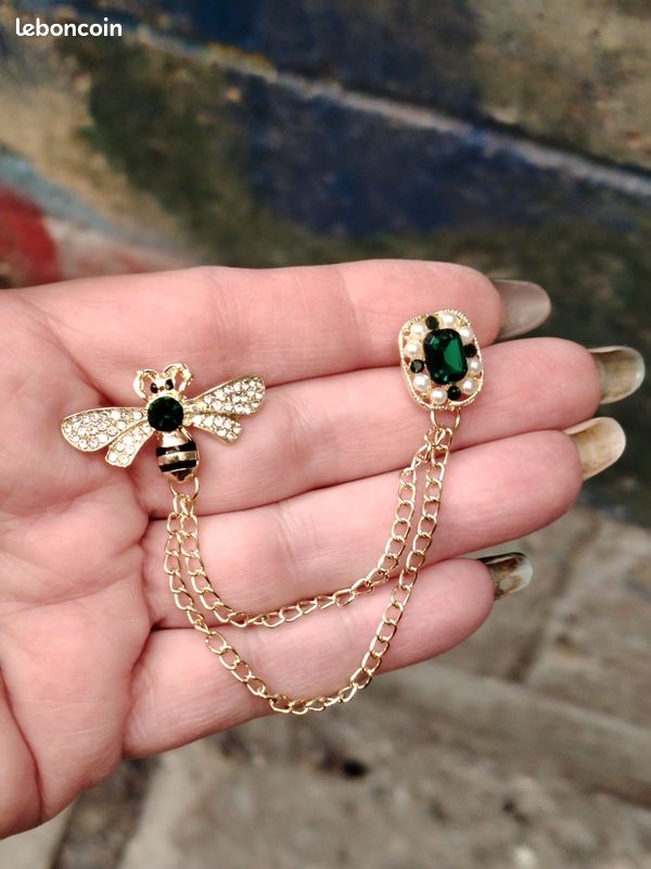 Broche double combinaison abeille et strass (image 1)
