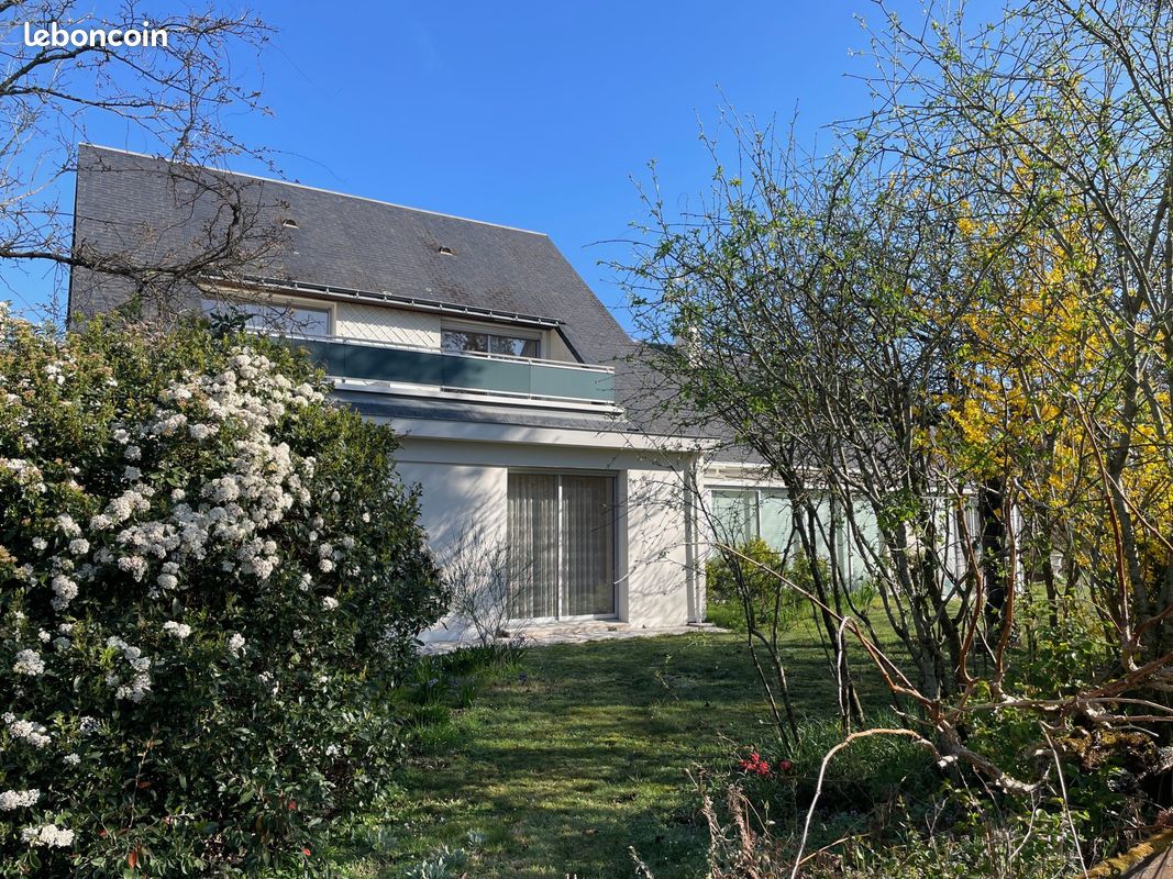 Maison 9 pièces 235 m² · à Joué-lès-Tours · 235 m² · 398 000 €