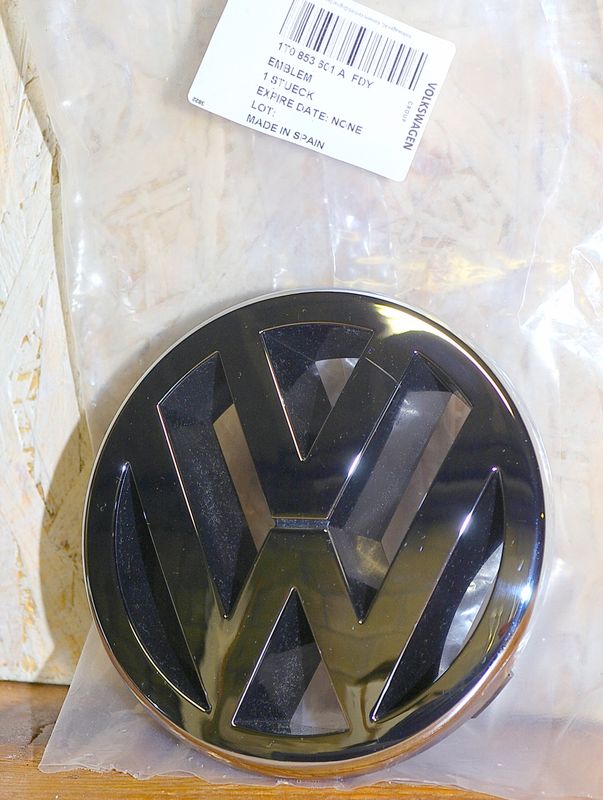  Volkswagen Emblem - 1T0-853-601A-FDY : Automotive