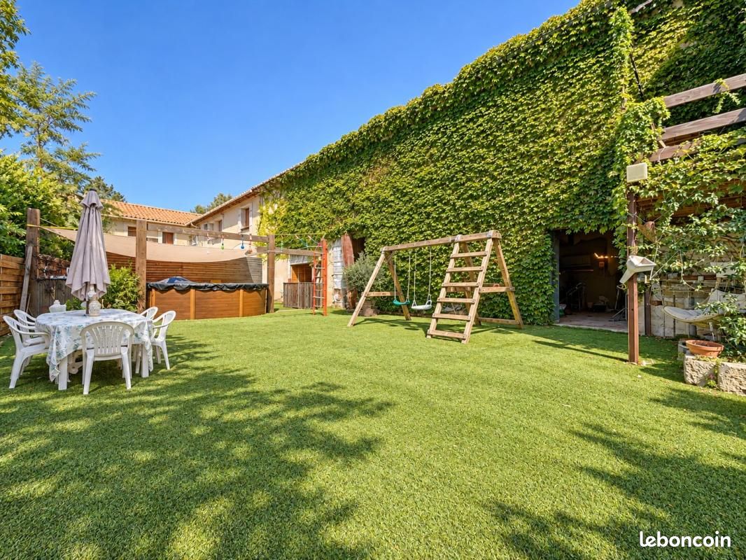 Maison 9 pièces 385 m² · à Lunel · 385 m² · 579 000 €