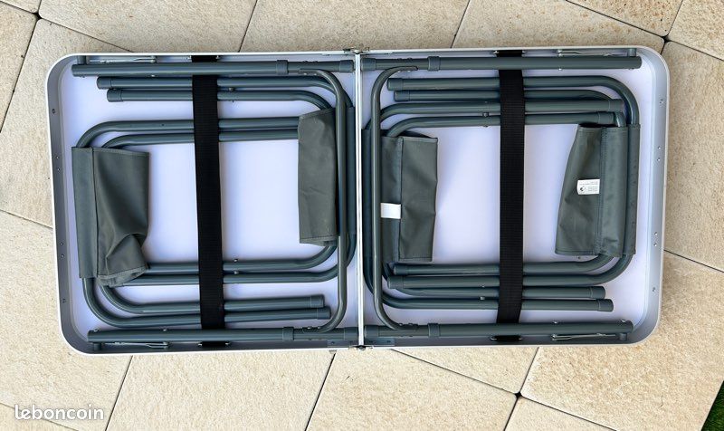 Table pliante et 4 tabourets (image 4)