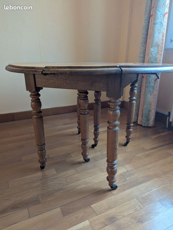 Table ronde en chêne massif à rabats & très extensible (style Henri II / Porte-portefeuille) (image 2)