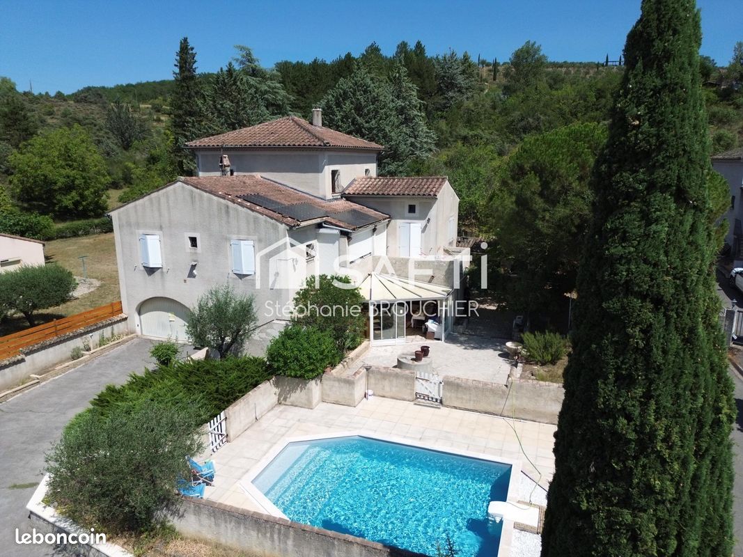 Maison 10 pièces 225 m² · à Ruoms · 225 m² · 386 000 €