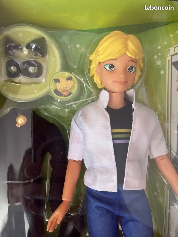 Bandai Miraculous Poupée Adrien/Chat Noir – Mannequin 26 Cm Articulé, 2 Tenues Incluses, Dès 4 Ans