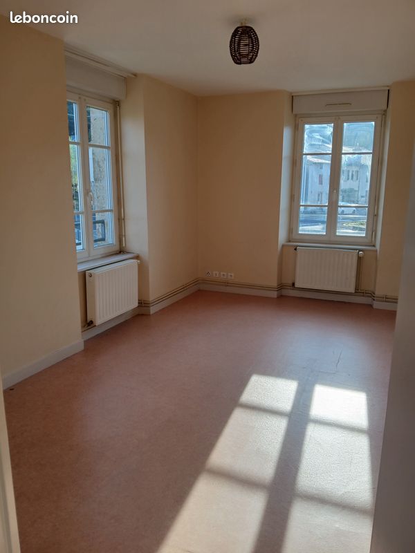 Appartement 2 pièces 40 m² · à Saint-Pierre-la-Bourlhonne · 40,3 m² · 247 €