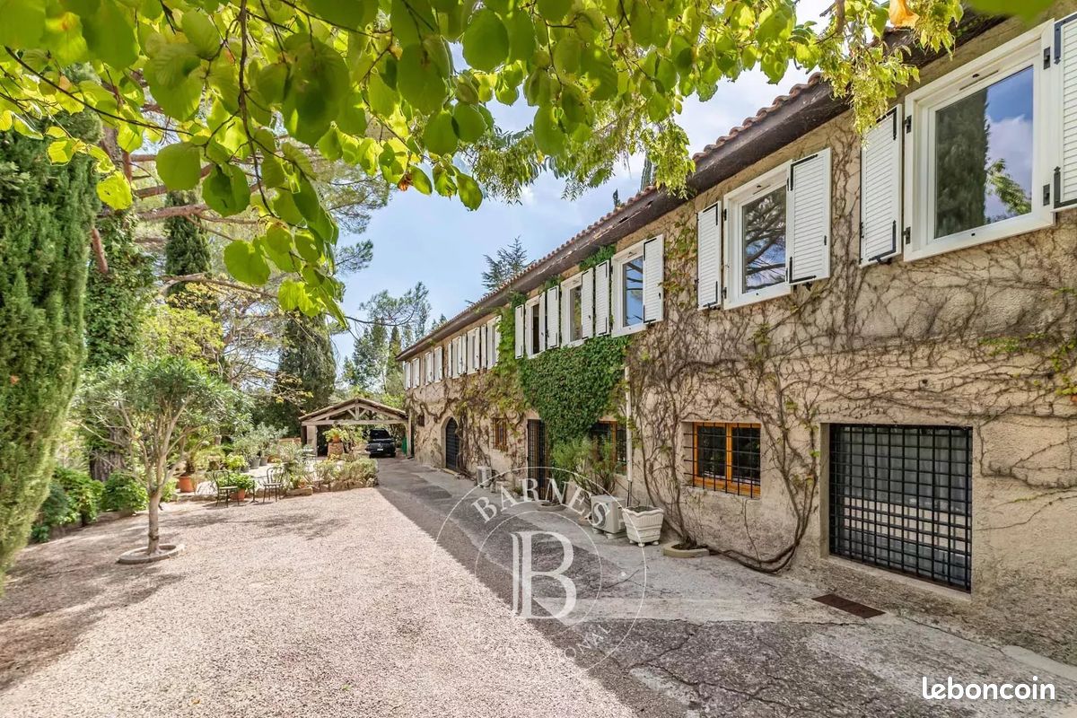 Maison 8 pièces 370 m² · à Grasse · 370 m² · 1 000 000 €