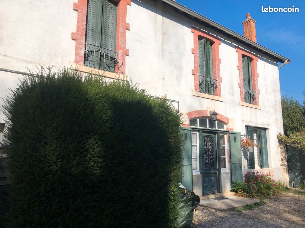 Maison 8 pièces 180 m² · à Fontaines · 180 m² · 250 000 €