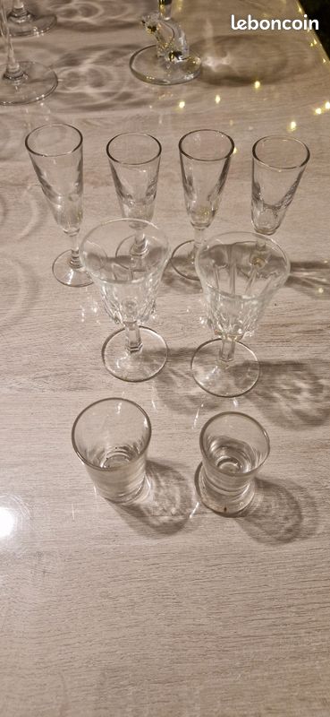 Vieux verres a liqueur (image 1)
