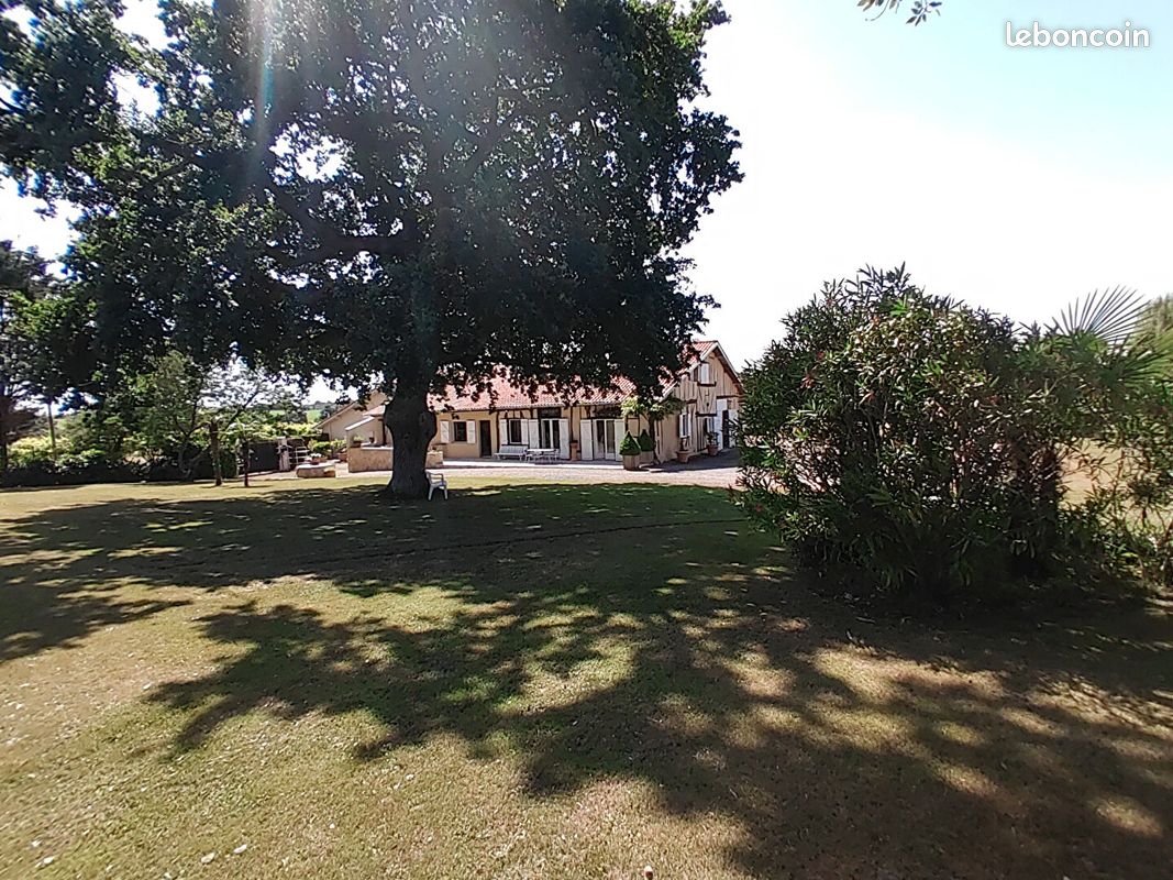 Maison 8 pièces 310 m² · à Eauze · 310 m² · 756 000 €