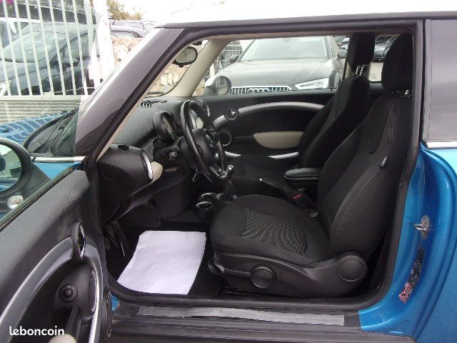 Mini cooper ii 1.6 122 cv cooper 01/12 152mkm jantes alu 15/clim auto/vol xfonct/bluetooth /regulateur/radio cd (image 10)
