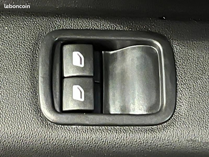 Citroen C3 Essence 110 Feel GPS Radar Recul Clim Auto Régulateur (image 25)