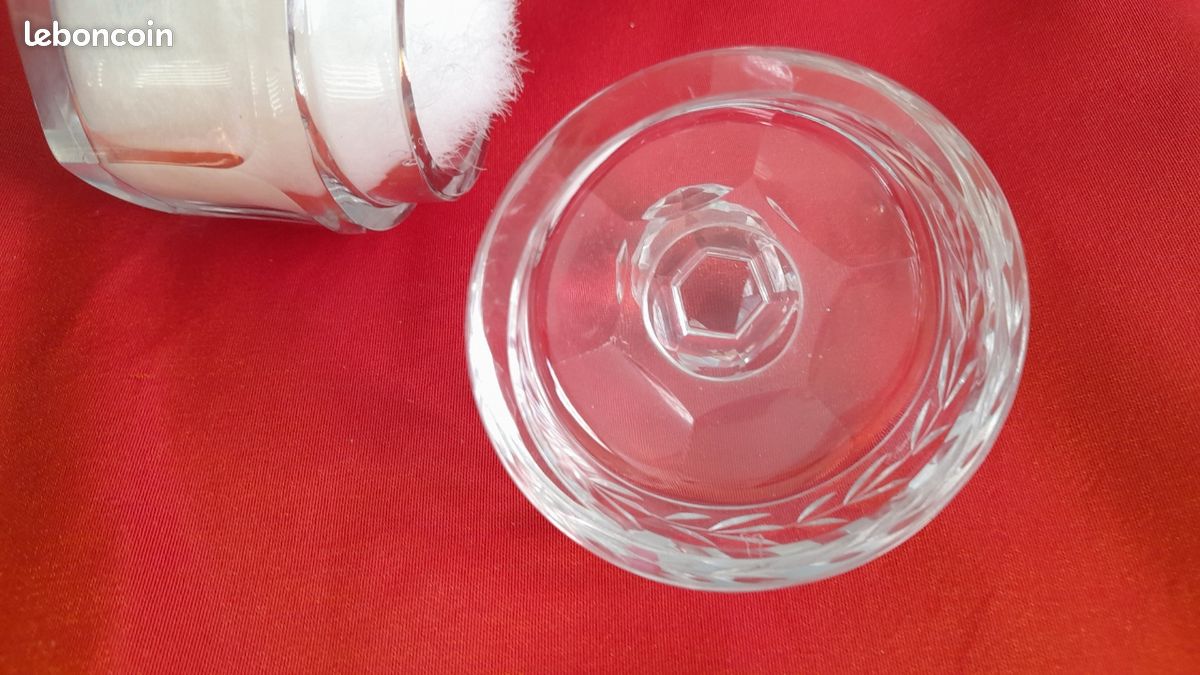 Flacon à parfum, cristal Baccarat dégagé à l’acide modèle Eglantier