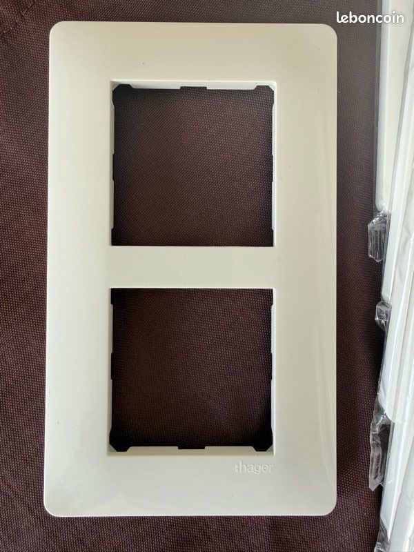 Lot 7 Plaques de finition 2 postes entr. 57mm Essensya HAGER WE406 (image 2)
