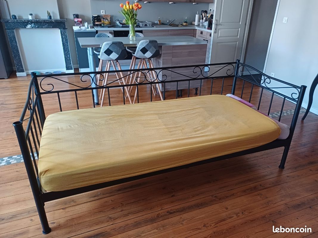 Vente d'un canapé/lit (sommier + matelas + deux coussins) (image 2)