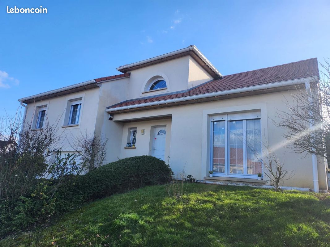 Maison 7 pièces 142 m² · à Beux · 142 m² · 1 200 €/mois