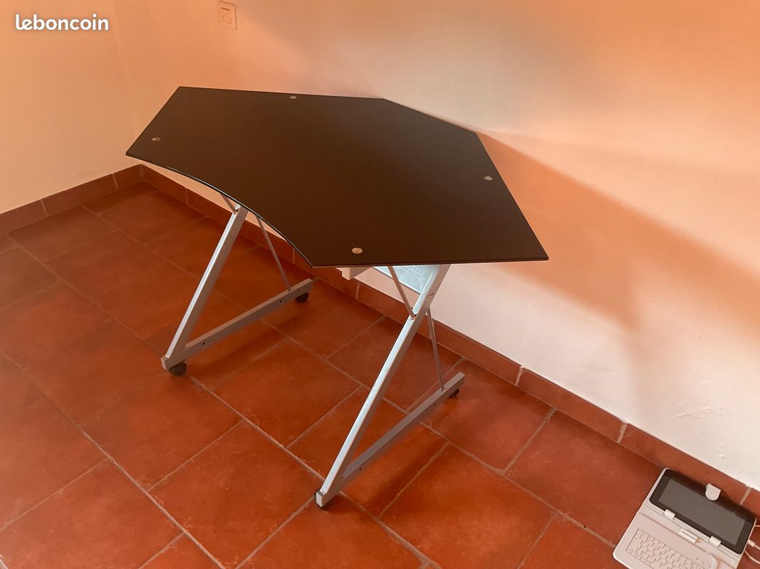 Bureau (image 2)