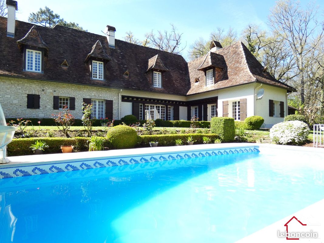 Maison 8 pièces 316 m² · à Sanilhac · 316 m² · 625 000 €