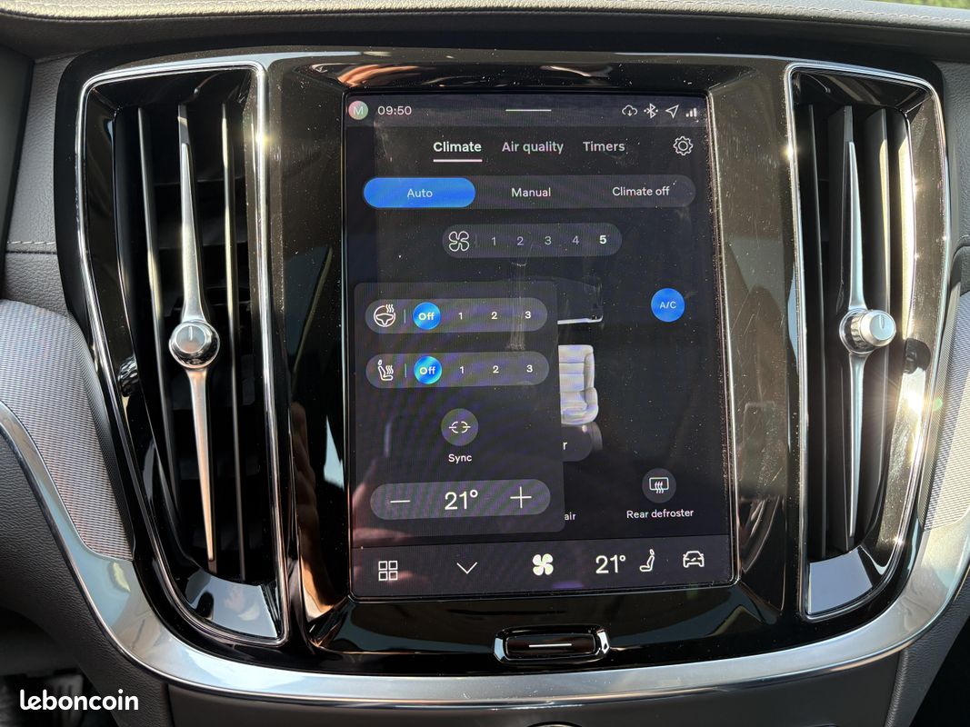 VOLVO V60 Micro hybride essence B4 197 ch DCT7 Ultra Style Dark (image 8)