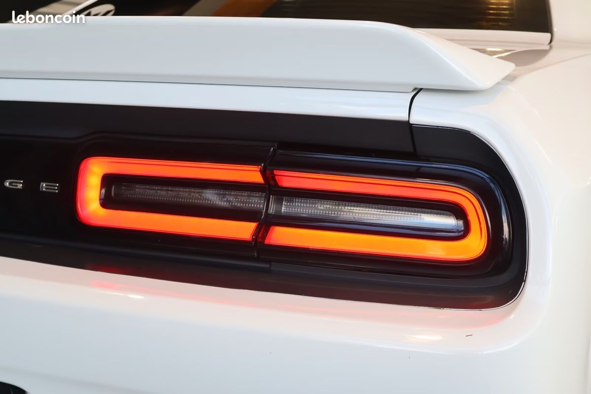 Dodge CHALLENGER R/T 5.7 HEMI V8 373 ch BVA8 – CarPlay – Caméra – Démarrage à Distance (image 9)