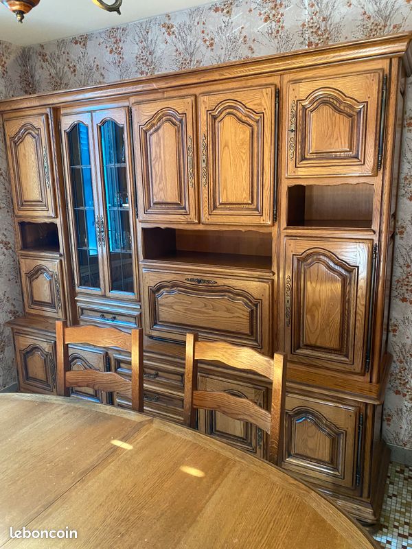 Vends meuble salle à manger en chêne massif avec table et 6chaises (image 1)
